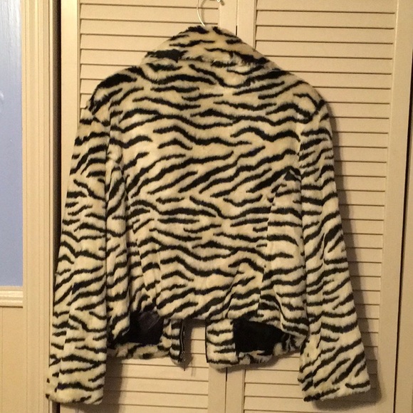 EUC,Terry Lewis design,Faux Tiger fur, Ivory and Black,size 1X, Cropped jacket - Picture 7 of 7